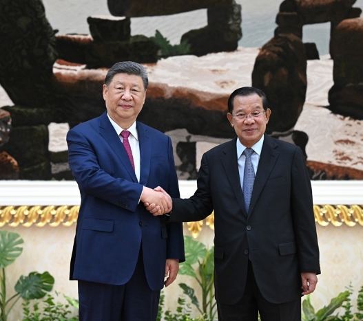 习近平会见柬埔寨人民党主席、参议院主席洪森 习近平会见柬埔寨人民党主席、参议院主席洪森