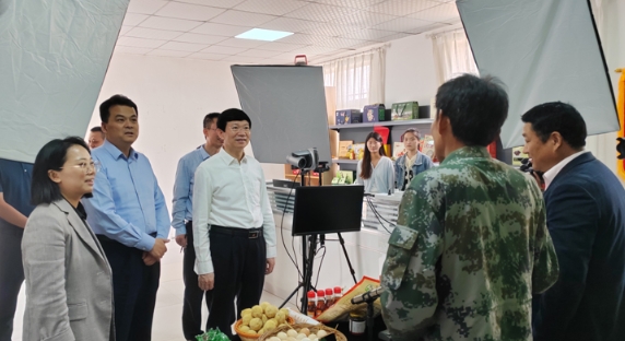 李利在安徽临泉调研定点帮扶和基层药品监管工作 李利在安徽临泉调研定点帮扶和基层药品监管工作