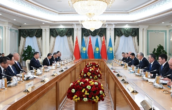 习近平同哈萨克斯坦总统托卡耶夫会谈2